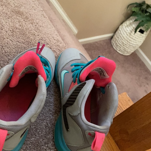 Nike - Picture 3 of 3